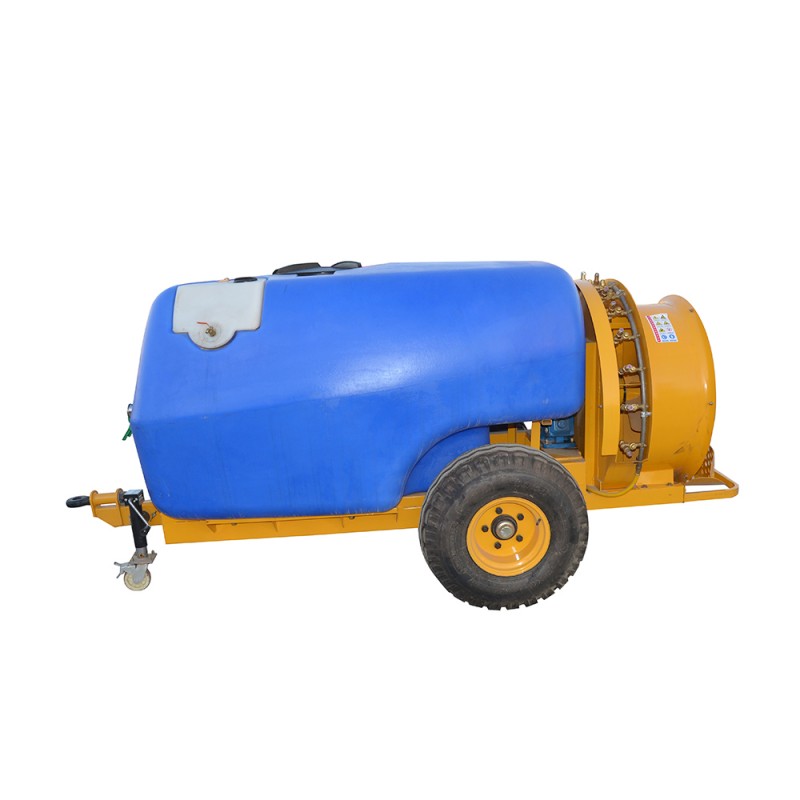 Op een tractor gemonteerde luchtstraal-boomgaardspuit Op een tractor gemonteerde luchtstraal-boomgaardspuit