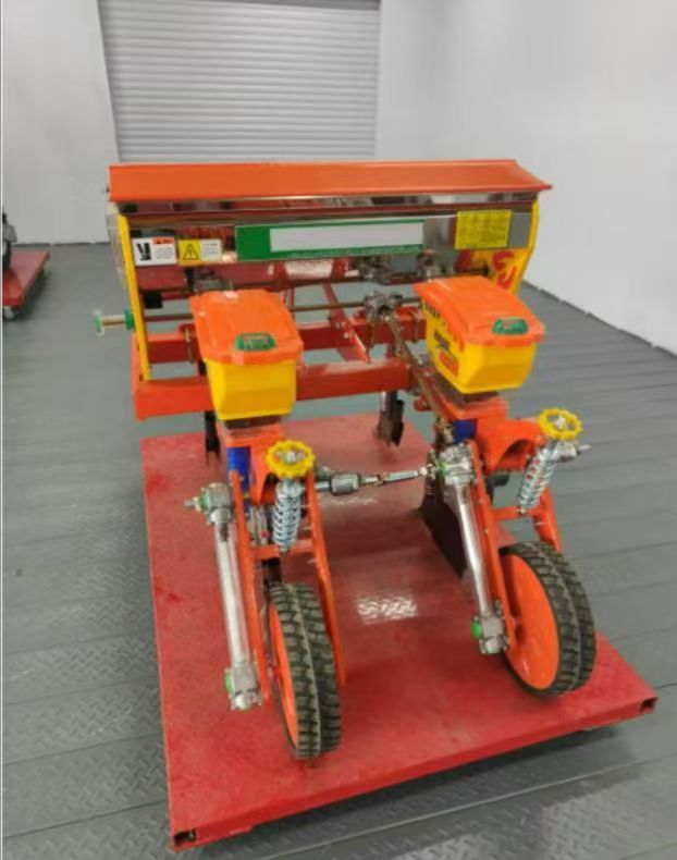 Op een tractor gemonteerde maïsplanter